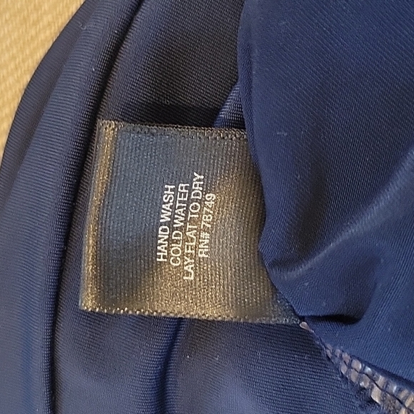 Arden B. Dark Blue Sleeveless Top - Form Fitting, Size M - Picture 7 of 7